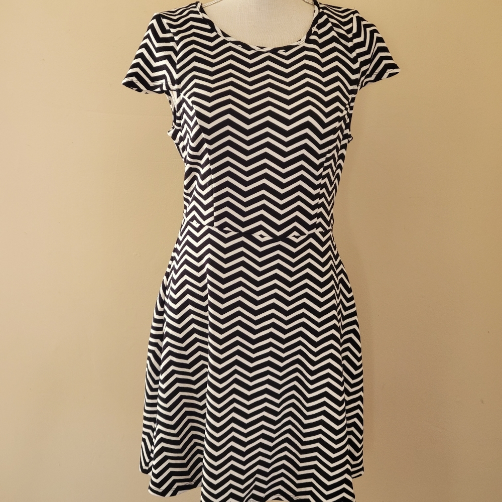 Speechless chevron skater dress size 13